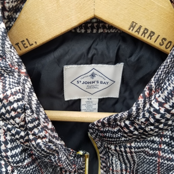 St. John Bay- puffer vest, 1X Red,black and white - Picture 3 of 4